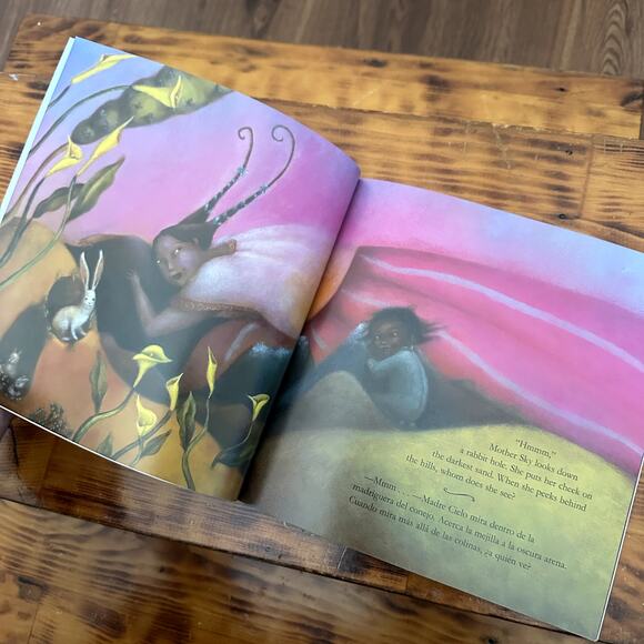 Little Night Nochecita Bilingual Spanish/English Paperback Book - Picture 4 of 7